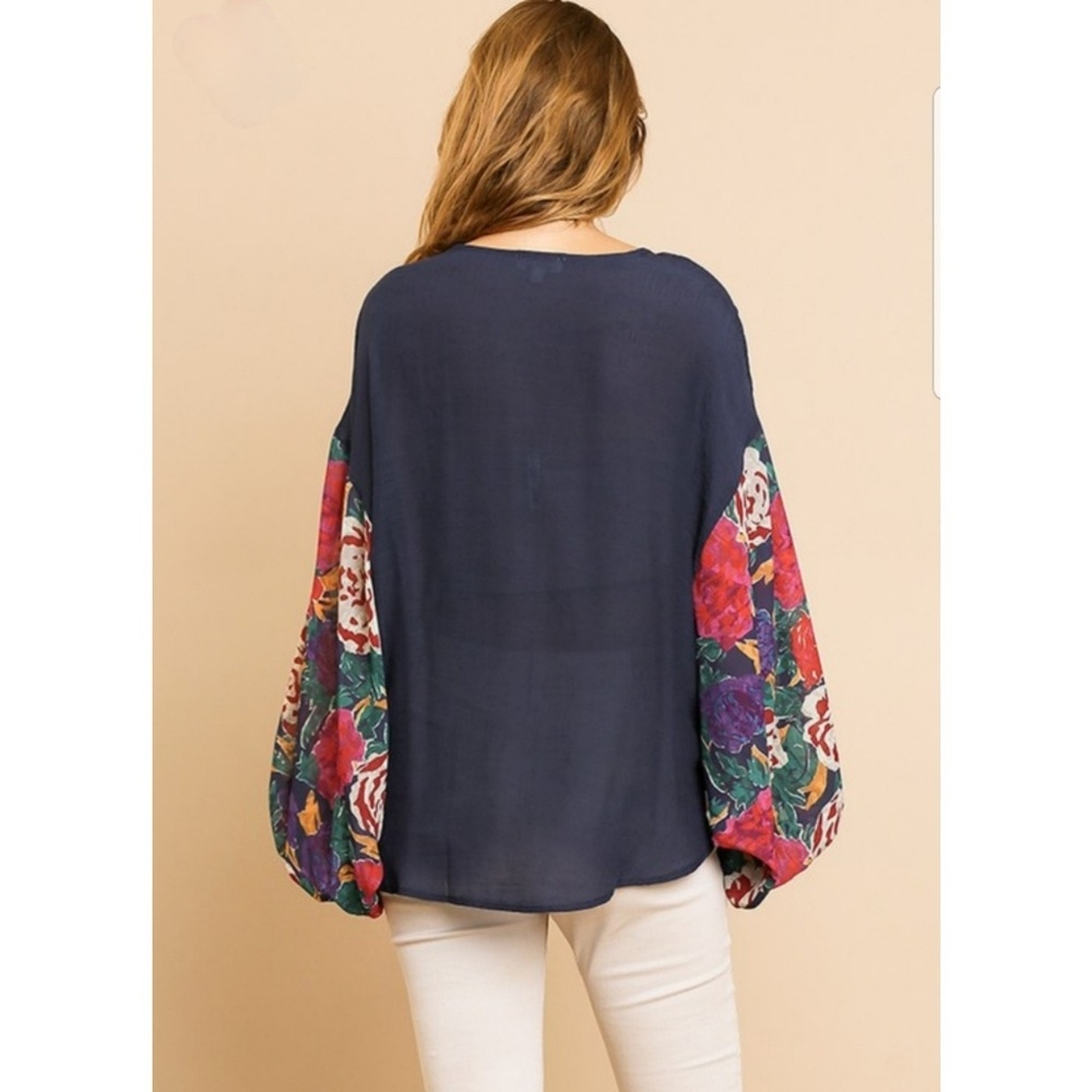 2FOR$30 - NWT Umgee Floral Balloon Sleeve Crossbody VNeck Top, Size Small - Picture 4 of 4